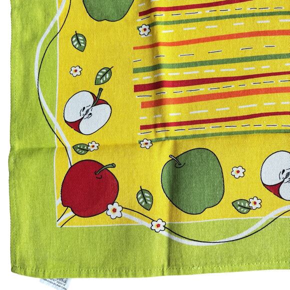 Made in Portugal Novelty Table Topper Tablecloth 27" square green yellow apples - Picture 6 of 6